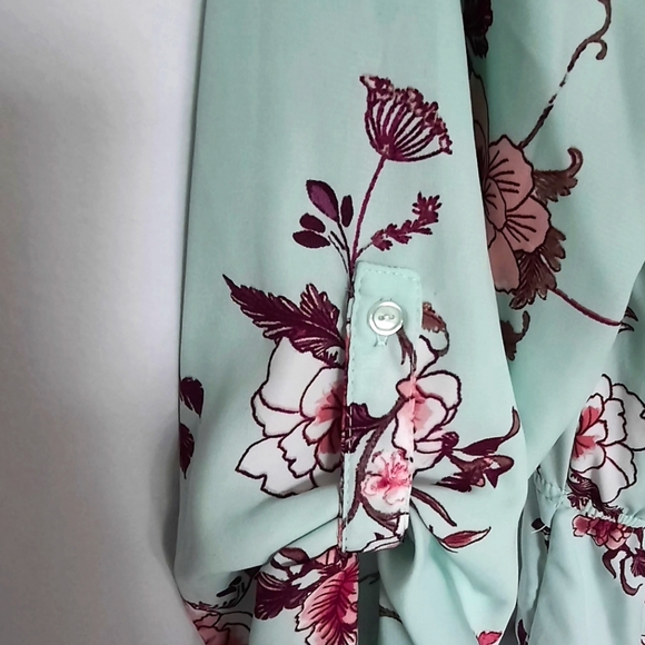 Floral Blouse with zipper size M 3/4 sleeve - Picture 3 of 3